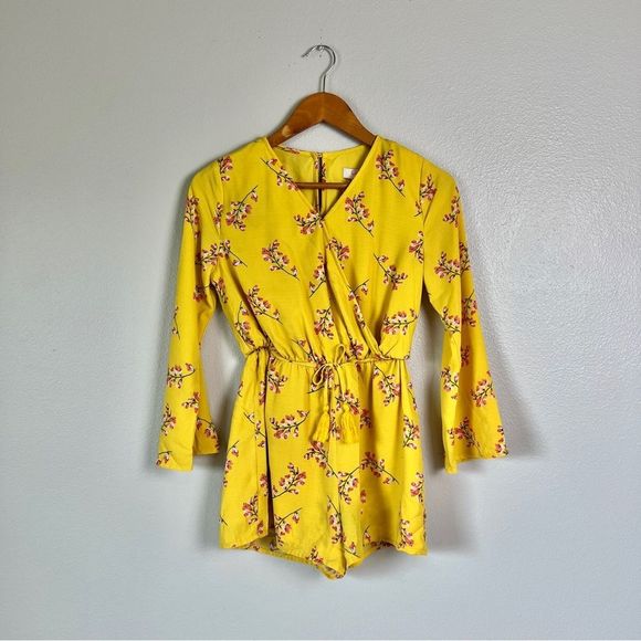 Gianni Bini Yellow Floral V-neck Tie Waist Romper With Bell Sleeves - Picture 8 of 8